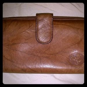 Buxton Heiress ensemble clutch